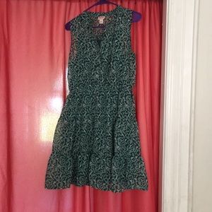 White leaves on green printed dress 👗